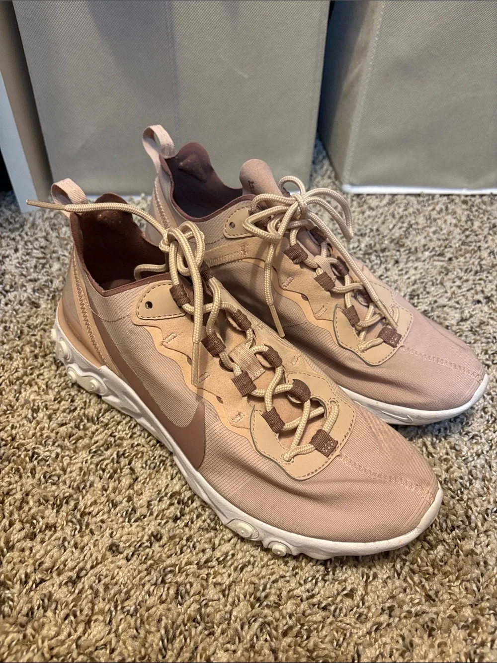 Women’s Nike react - Picture 1 of 2